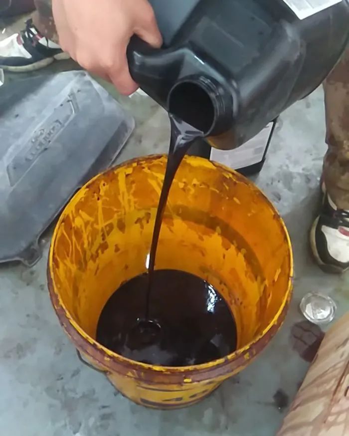 廢機油處理難度大，擺脫“惡臭異味”又有什么方向？.jpg